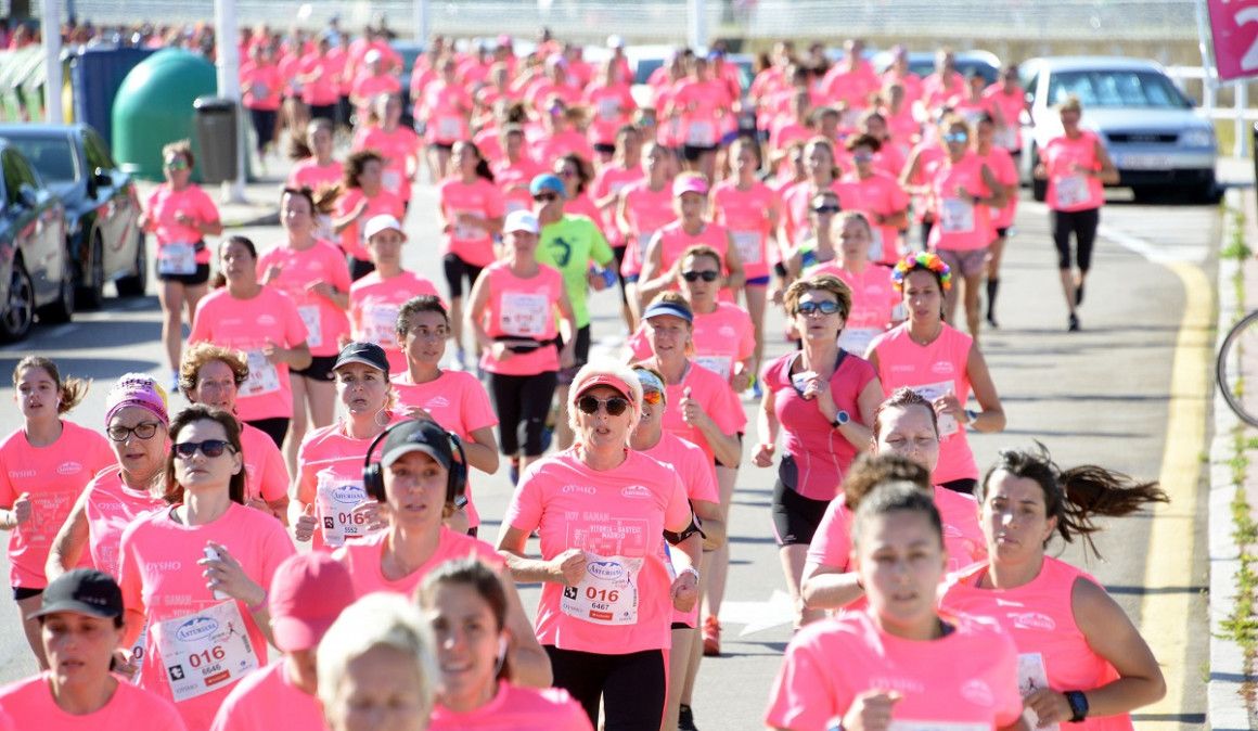 8.000 mujeres colorean de rosa Gijón