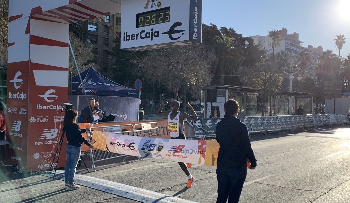 Rhonez Kipruto en la llegada del 10K de Valencia | Organización 