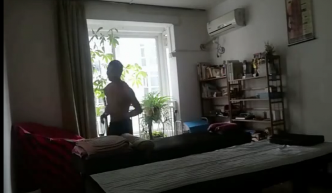Pan Shancu, 50 km dando vueltas en una habitación y un pasillo