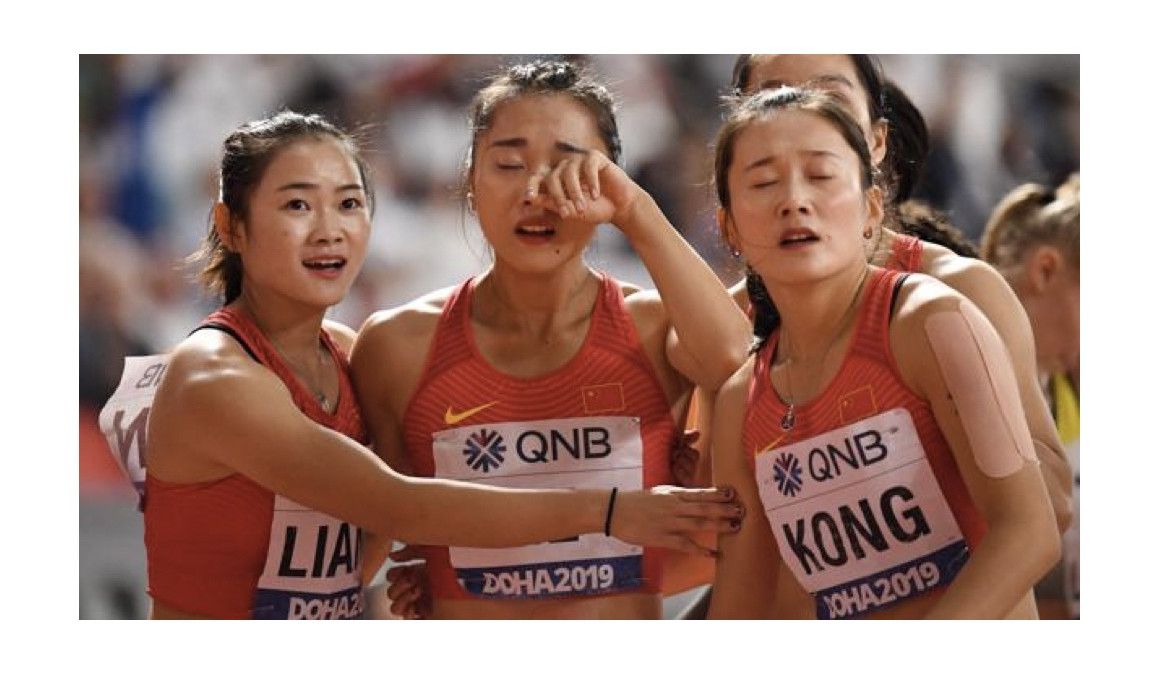 Las relevistas chinas desconsoladas tras ser descalificadas | IAAF