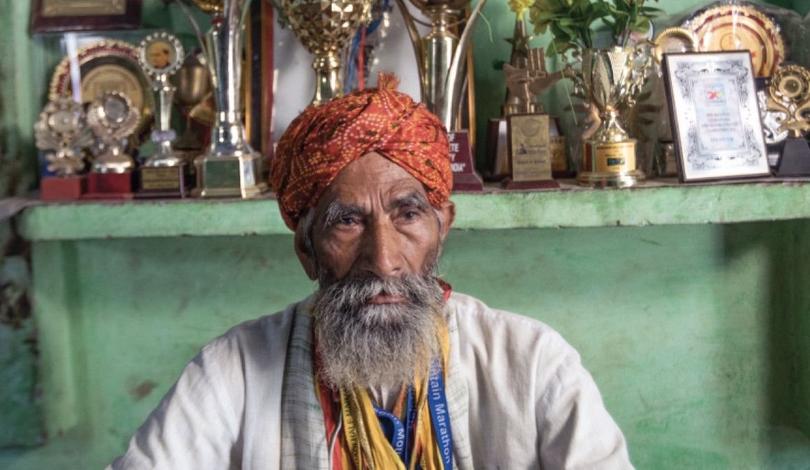 Dharam Singh con sus trofeos y medallas | soycorredor.es