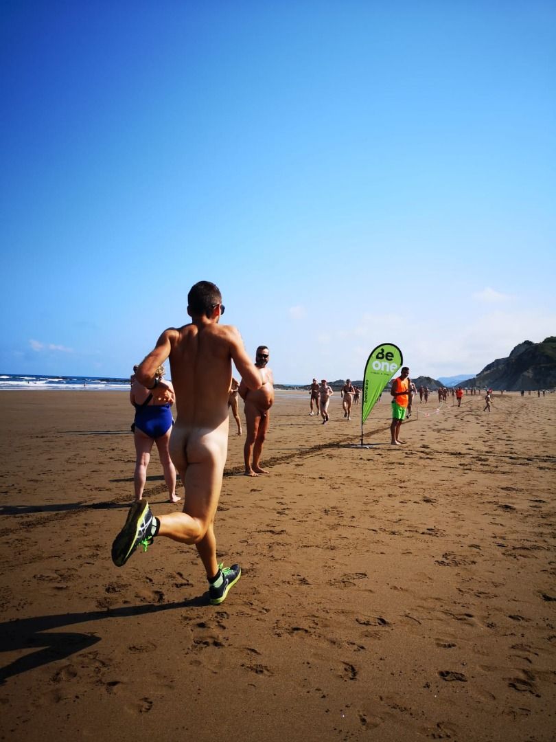 Carrera Nudista Playa la Salvaje