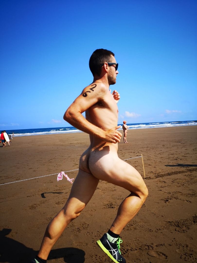 Carrera Nudista Playa la Salvaje