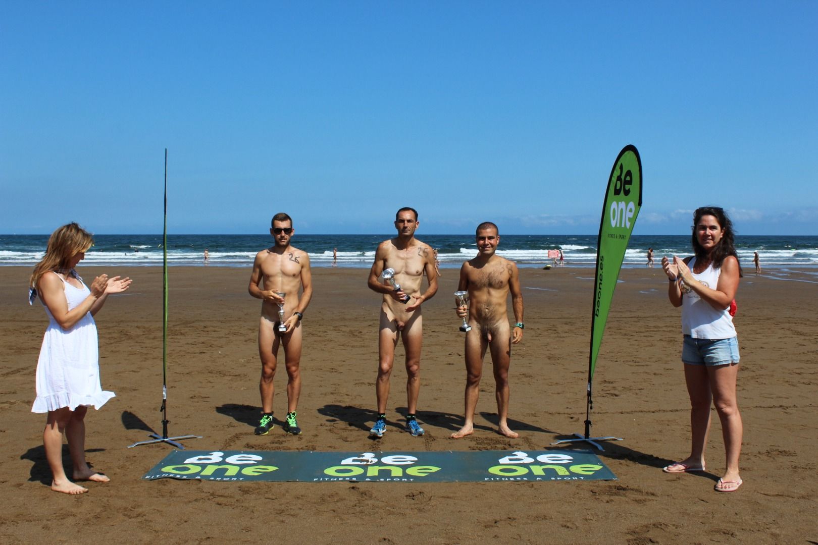 Carrera Nudista Playa la Salvaje