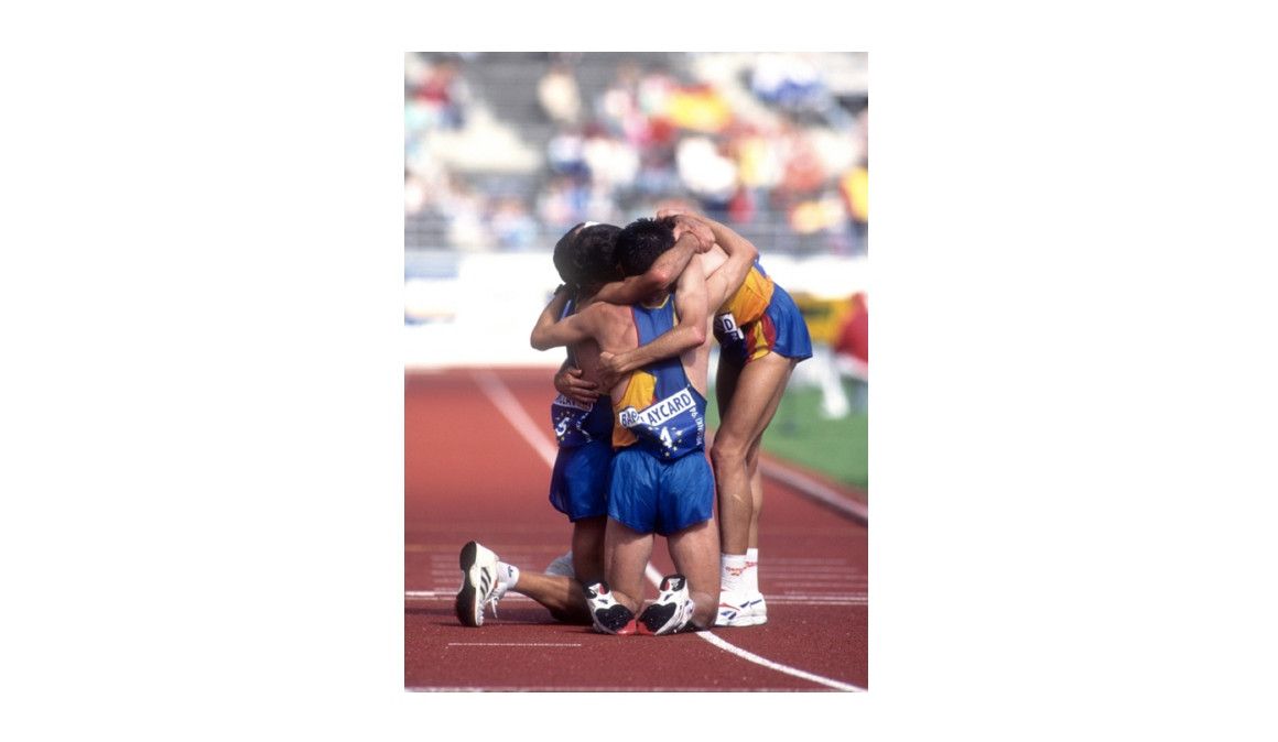 Historia del atletismo español: el abrazo entre Martín Fiz, Diego García y Alberto Juzdado tras el maratón del Europeo de Helsinki'94 | Miguelez