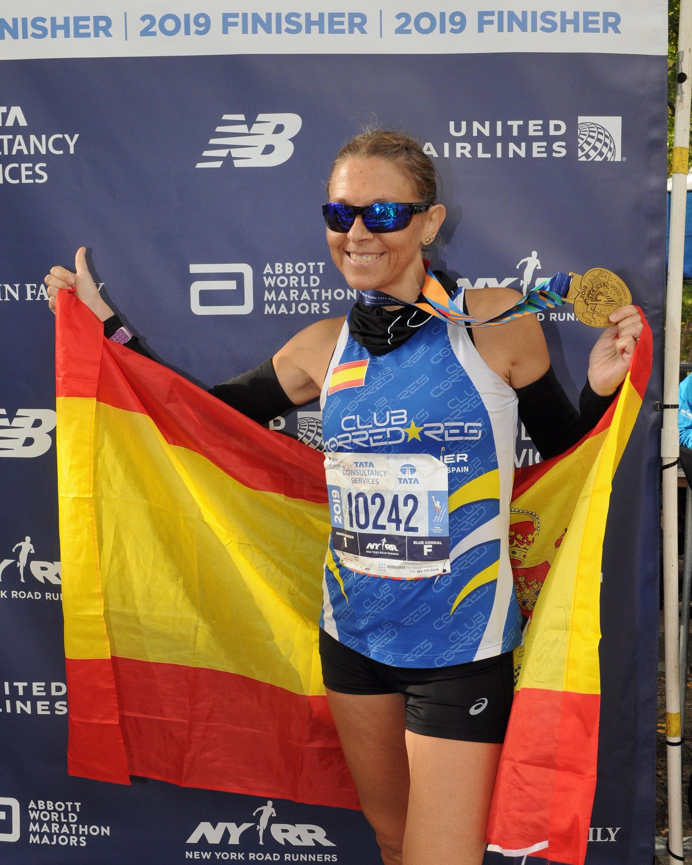 Cruzando la meta del Maratón de Nueva York Cruzando la meta del Maratón de Nueva York
