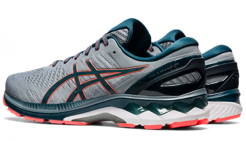 El talón de la Asics Gel-Kayano 27 está reforzado por fuera El talón de la Asics Gel-Kayano 27 está reforzado por fuera
