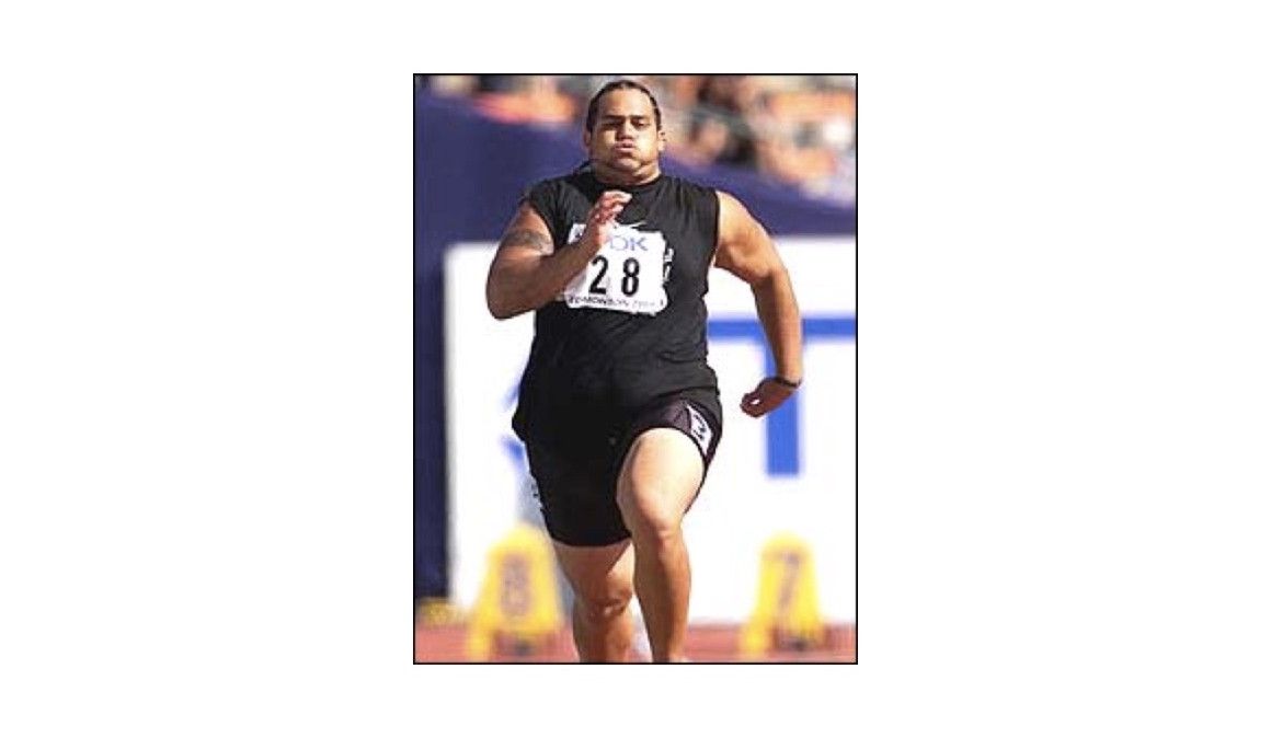 Trevor Misipeka durante las eliminatorias de 100 metros de Edmonton 2001 | soycorredor.es