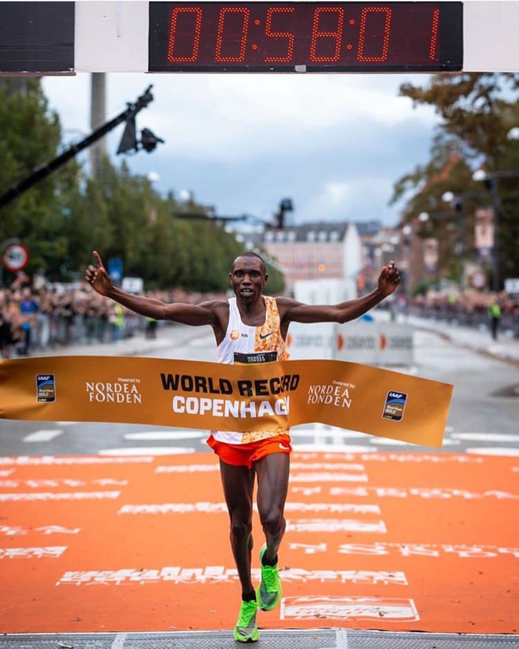 El récord del mundo de Geoffrey Kamworor en imágenes