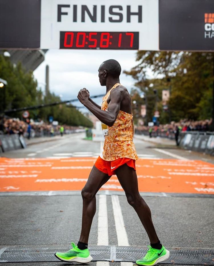 El récord del mundo de Geoffrey Kamworor en imágenes
