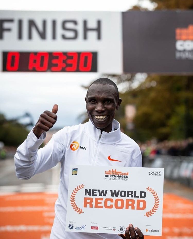 El récord del mundo de Geoffrey Kamworor en imágenes
