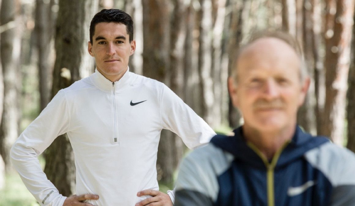 Dani Mateo y su entrenador Enrique Pascual Oliva en su lugar de entrenamiento | Bárbara Sánchez Palomero