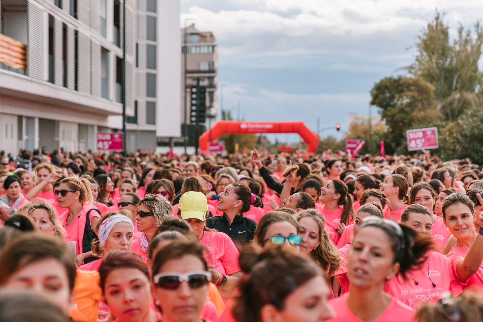 Salida de la Carrera de la Mujer de Zaragoza (GALERÍA 1)