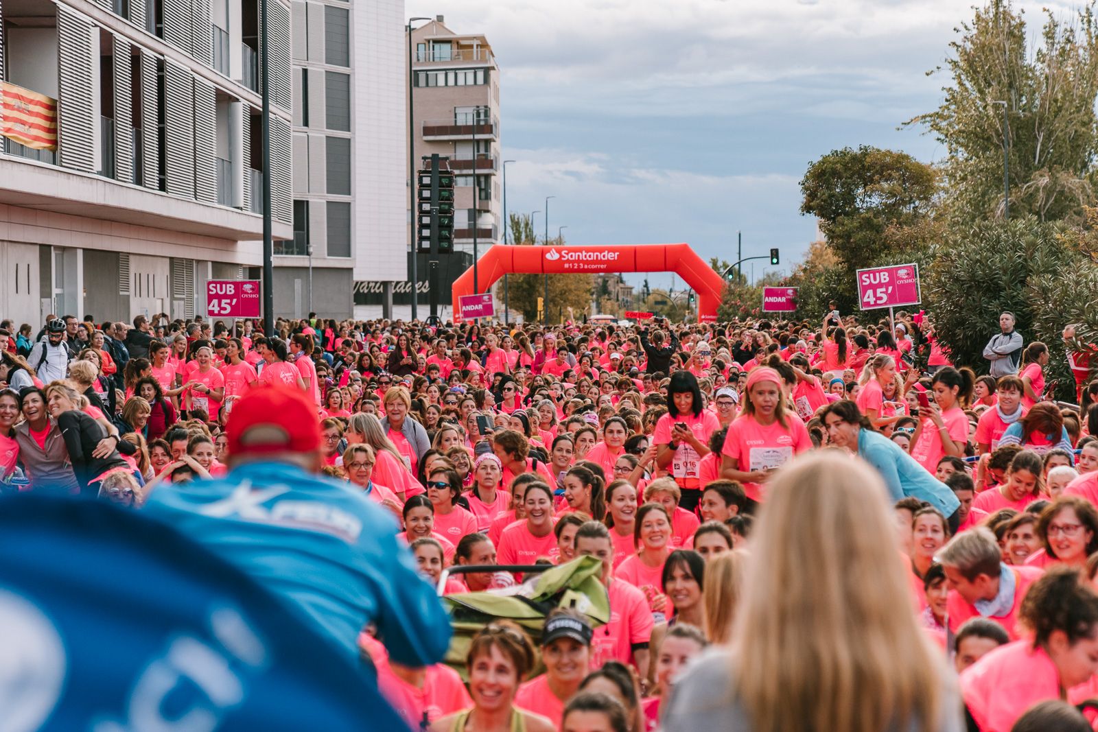 Salida de la Carrera de la Mujer de Zaragoza (GALERÍA 1)