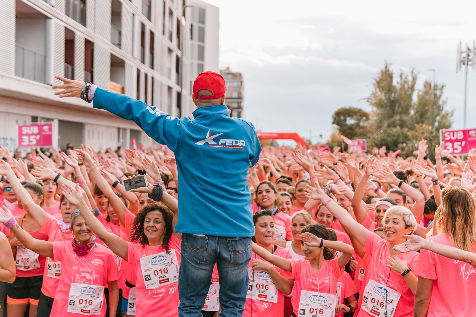 Salida de la Carrera de la Mujer de Zaragoza (GALERÍA 1)
