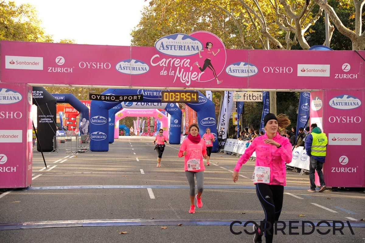 Llegada de la Carrera de la Mujer de Barcelona (ARCO DERECHO 1)