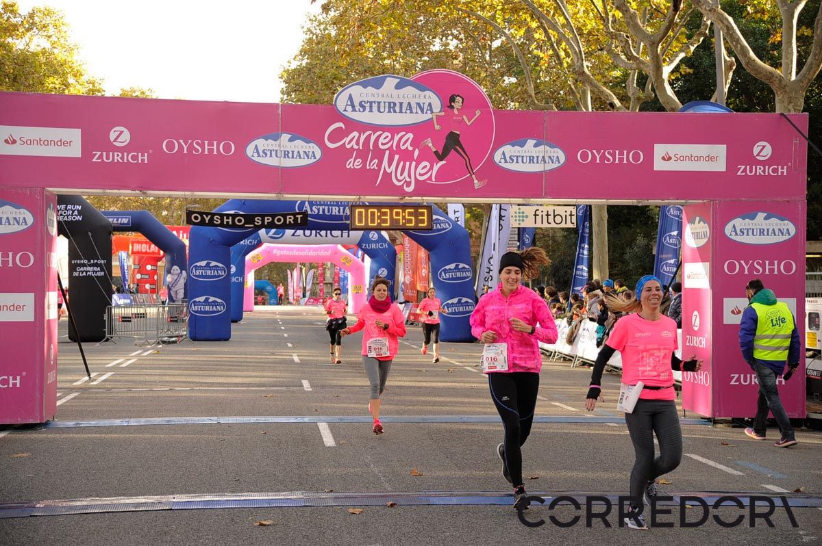 Llegada de la Carrera de la Mujer de Barcelona (ARCO DERECHO 1)