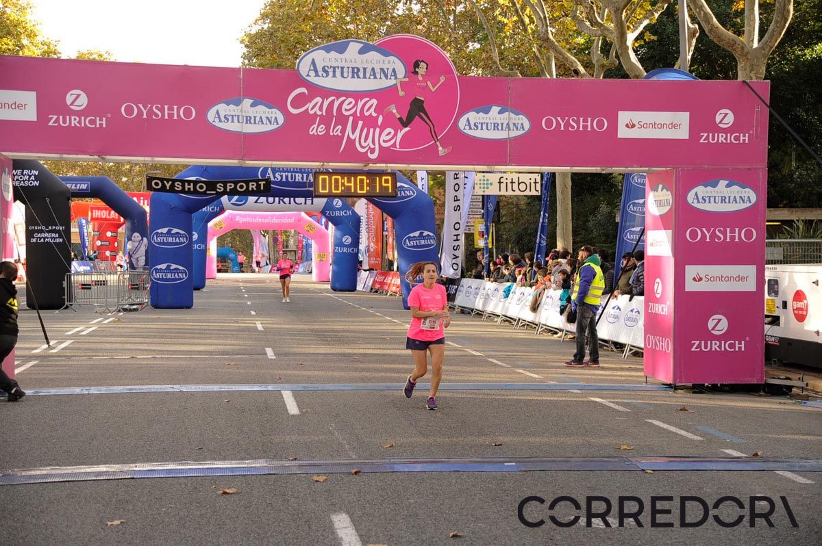 Llegada de la Carrera de la Mujer de Barcelona (ARCO DERECHO 1)