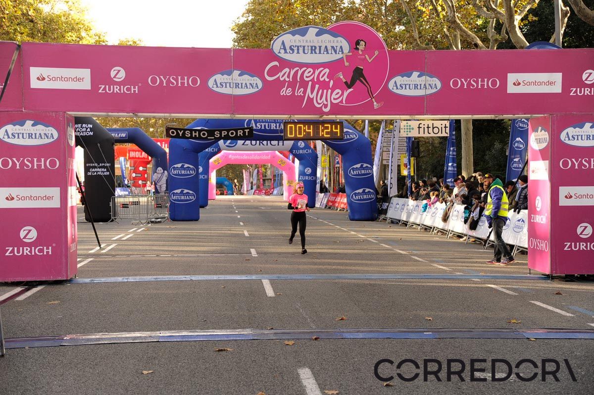 Llegada de la Carrera de la Mujer de Barcelona (ARCO DERECHO 1)