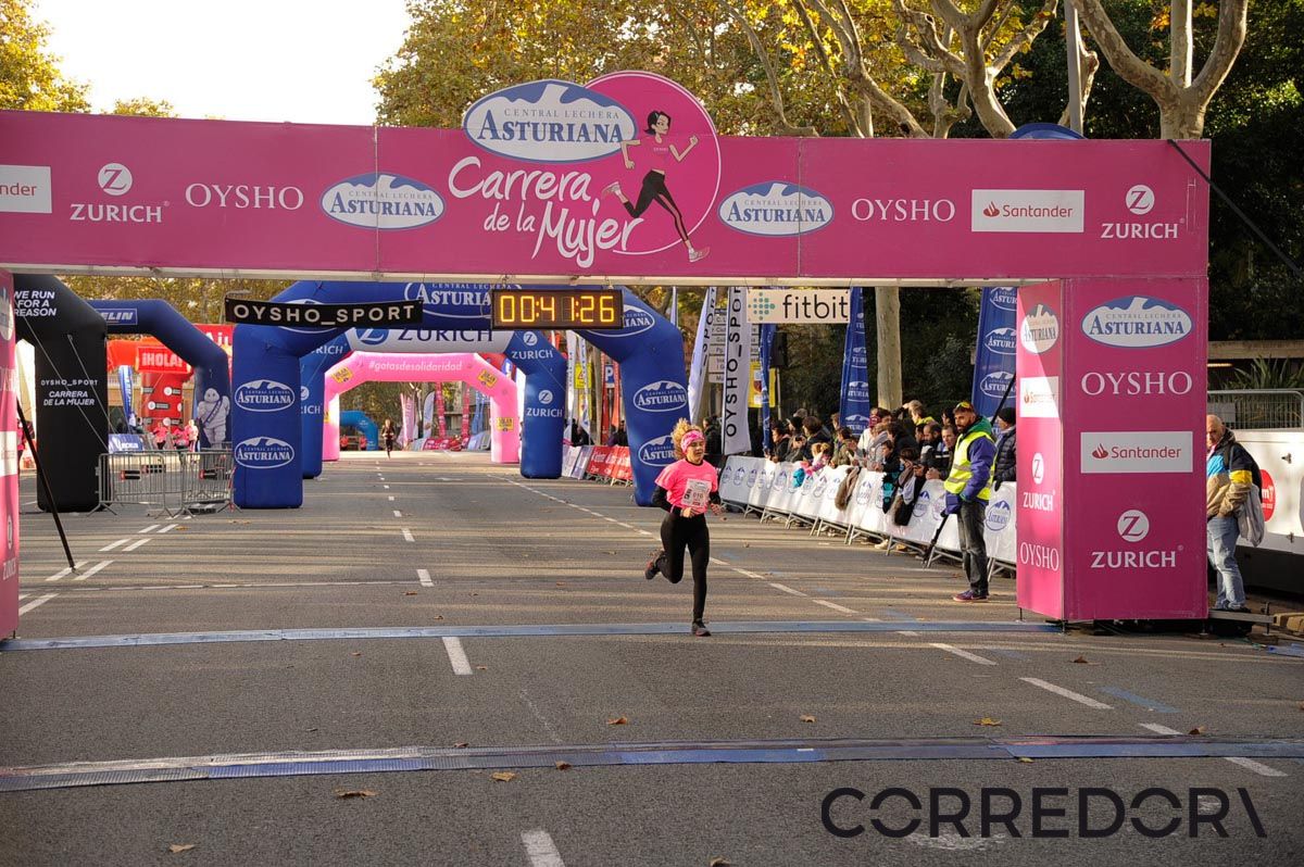Llegada de la Carrera de la Mujer de Barcelona (ARCO DERECHO 1)