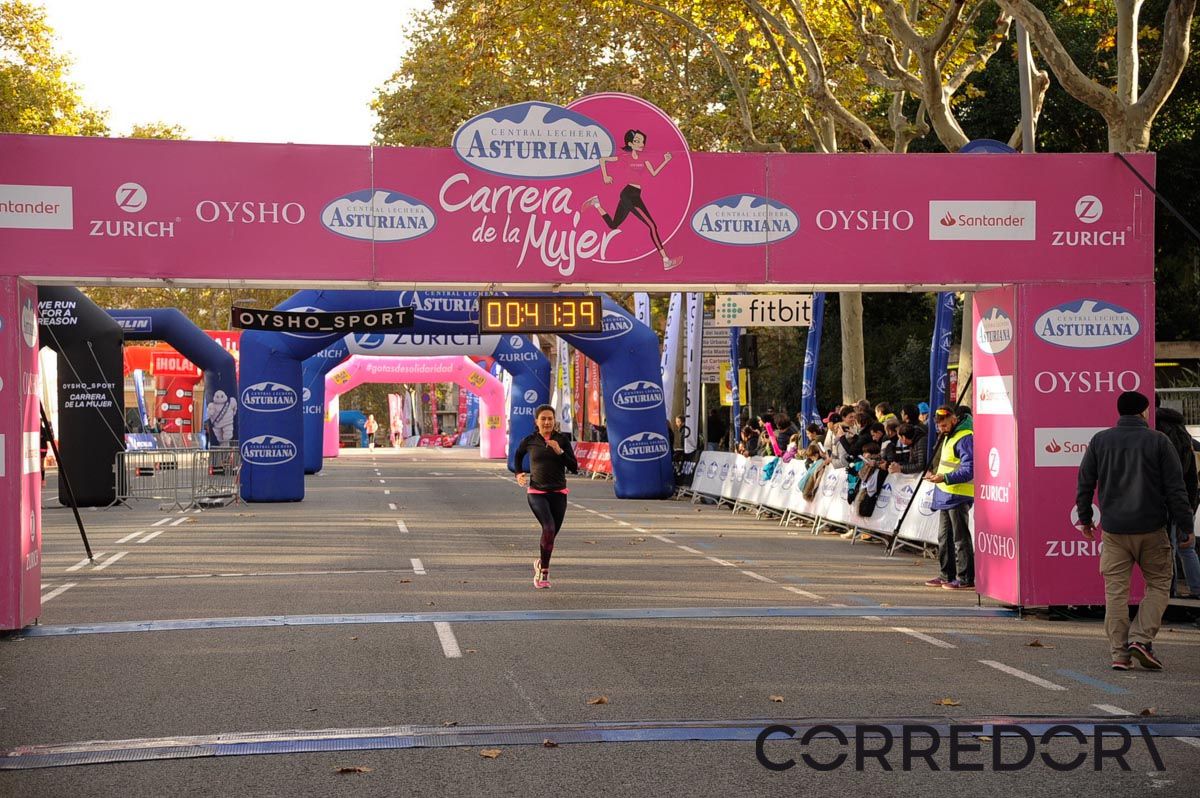 Llegada de la Carrera de la Mujer de Barcelona (ARCO DERECHO 1)