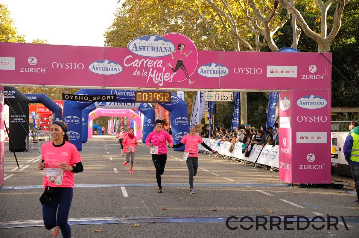 Llegada de la Carrera de la Mujer de Barcelona (ARCO DERECHO 1)