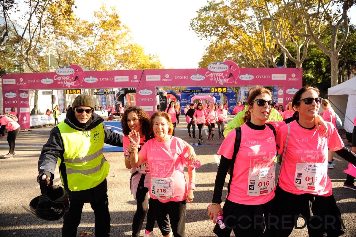 Llegada de la Carrera de la Mujer de Barcelona (ARCO DERECHO 44)