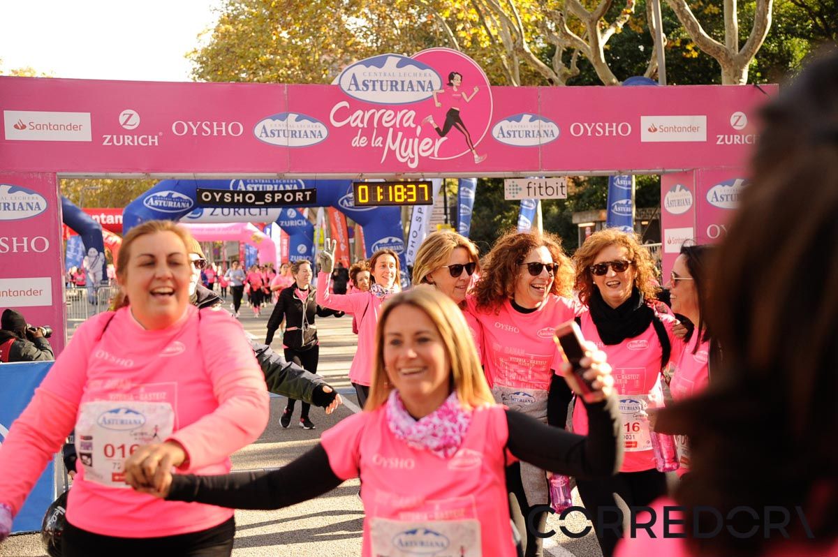 Llegada de la Carrera de la Mujer de Barcelona (ARCO DERECHO 48)