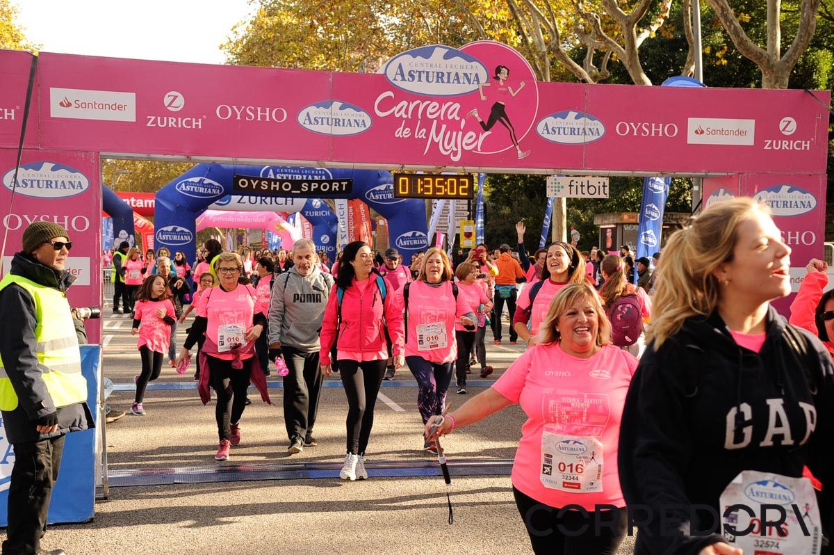 Llegada de la Carrera de la Mujer de Barcelona (ARCO DERECHO 74)