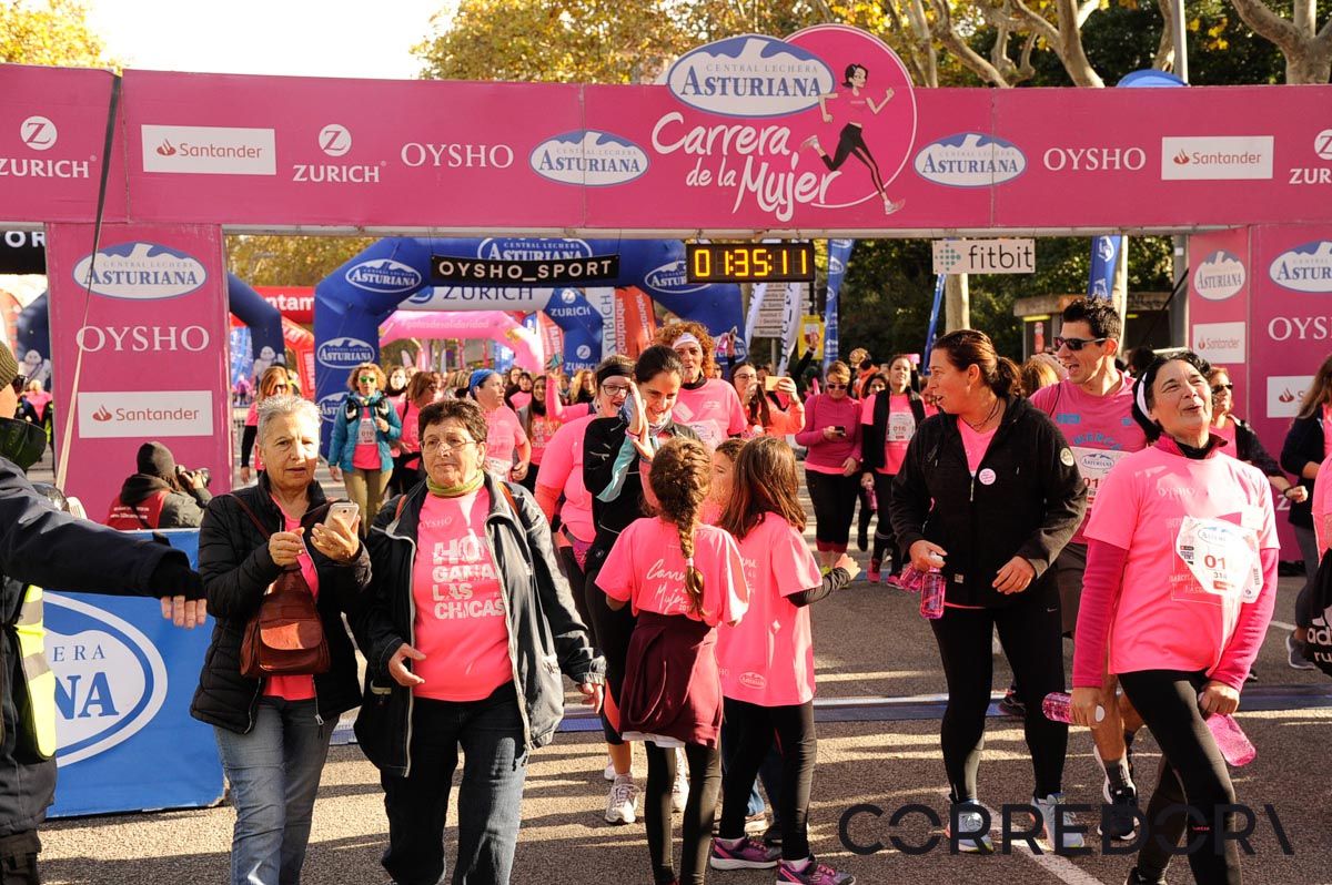 Llegada de la Carrera de la Mujer de Barcelona (ARCO DERECHO 75)