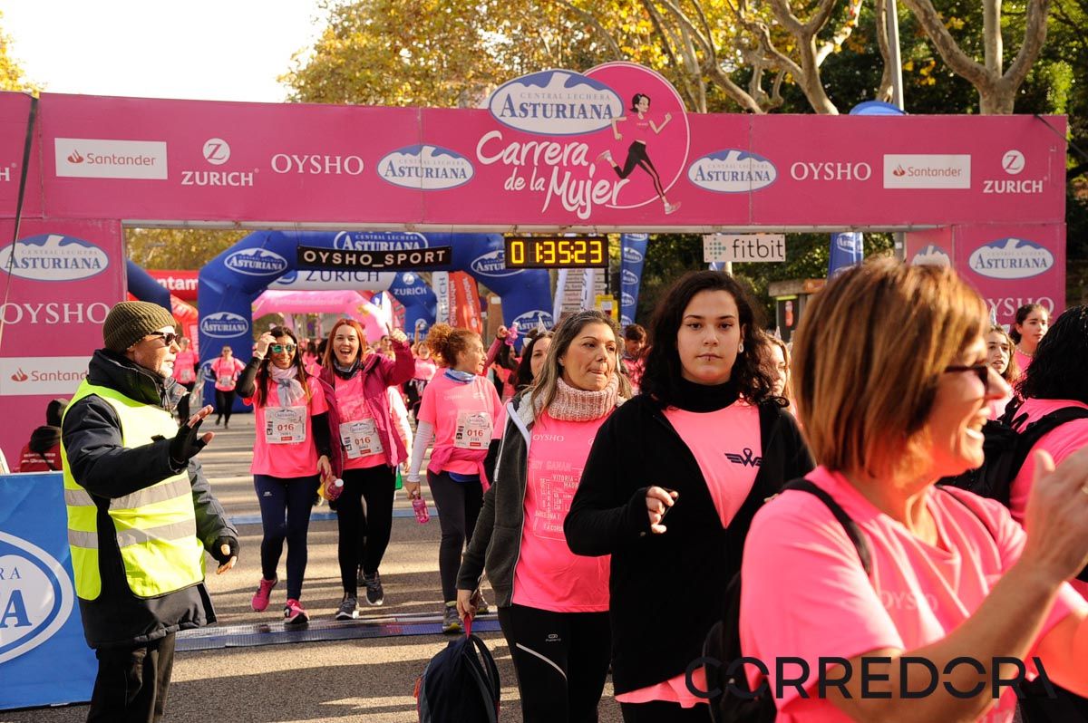Llegada de la Carrera de la Mujer de Barcelona (ARCO DERECHO 75)