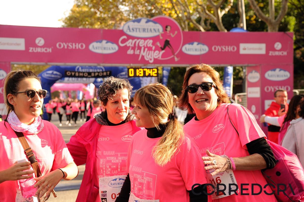 Llegada de la Carrera de la Mujer de Barcelona (ARCO DERECHO 80)