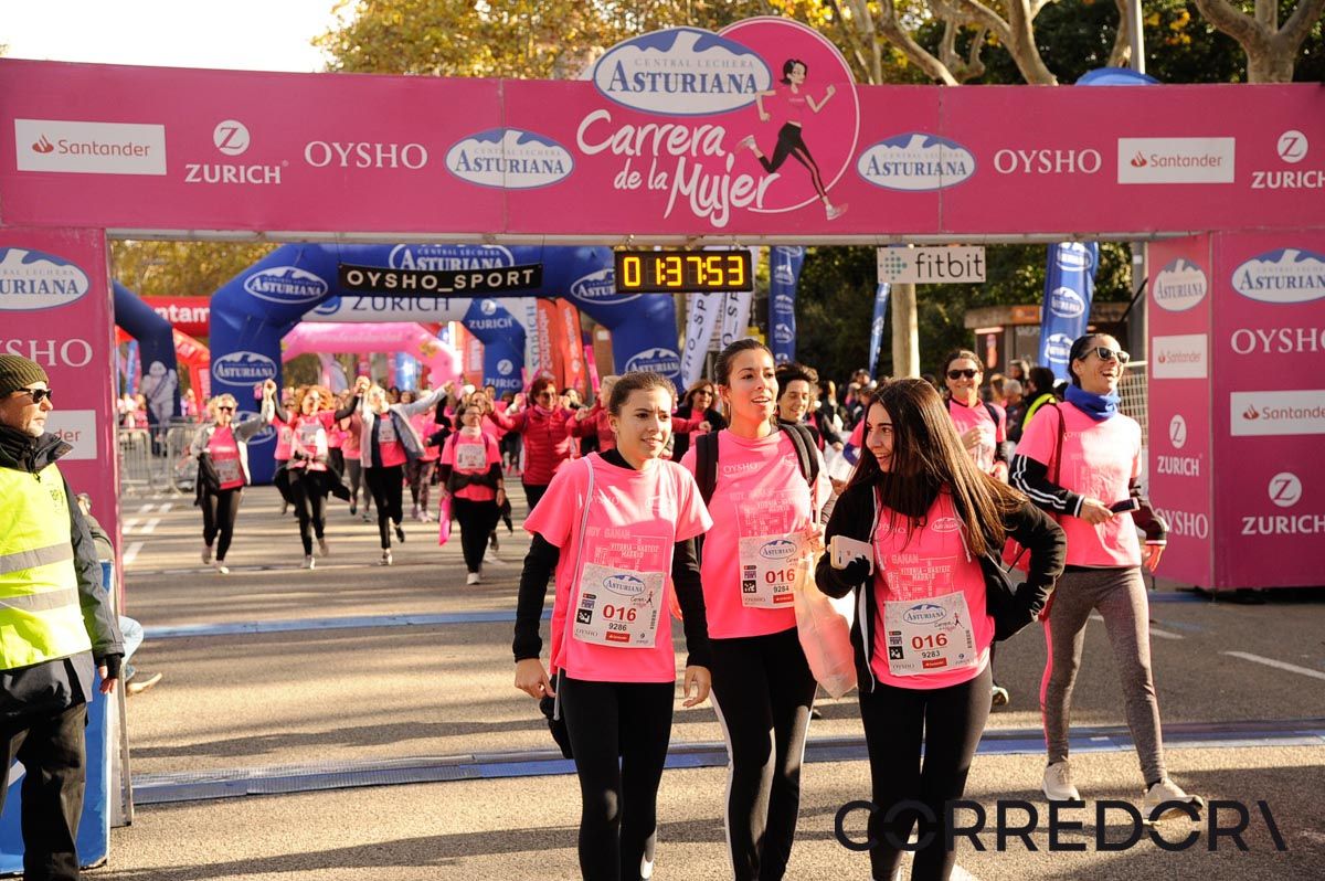 Llegada de la Carrera de la Mujer de Barcelona (ARCO DERECHO 80)