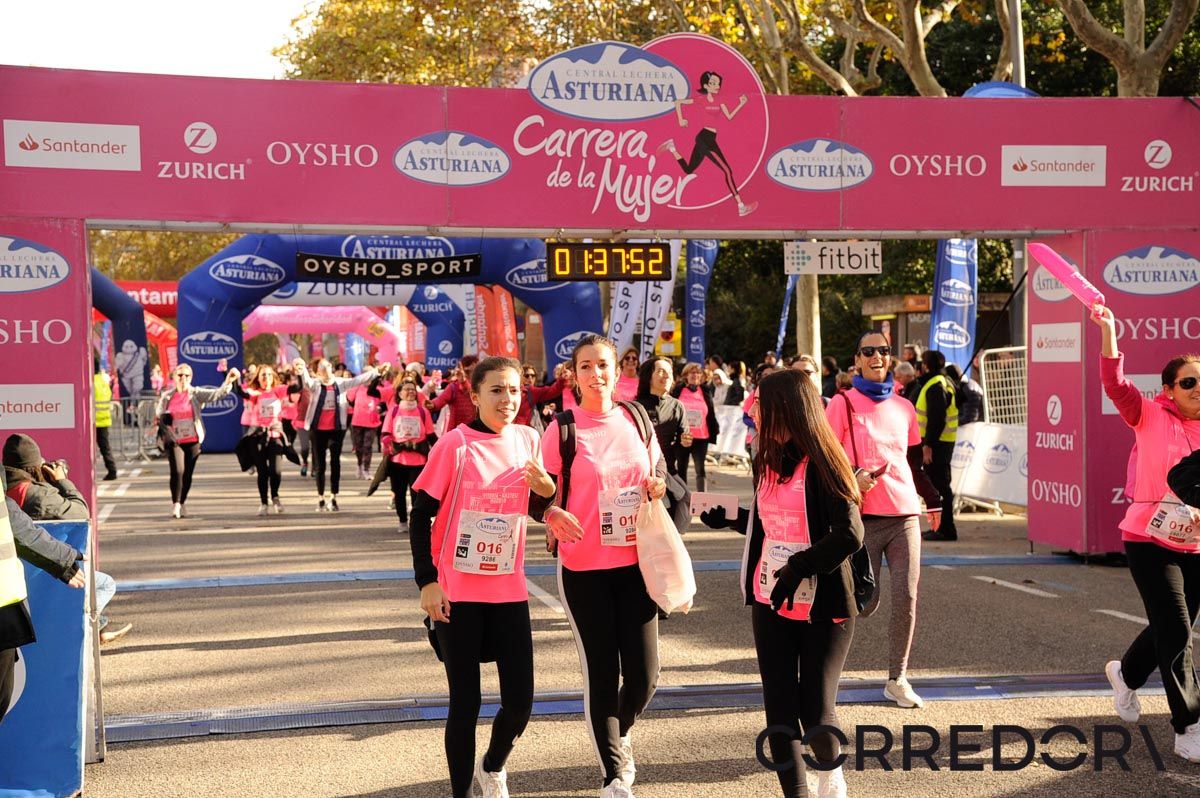 Llegada de la Carrera de la Mujer de Barcelona (ARCO DERECHO 80)