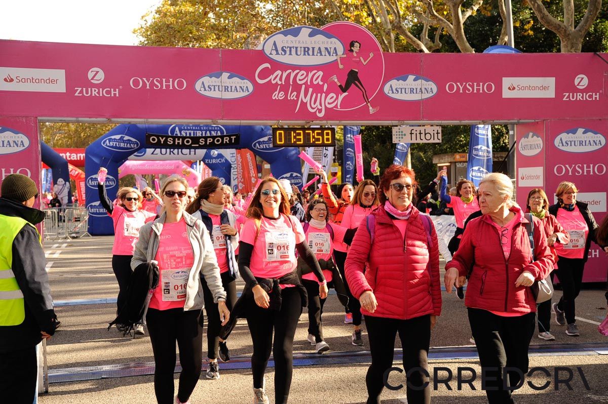 Llegada de la Carrera de la Mujer de Barcelona (ARCO DERECHO 80)
