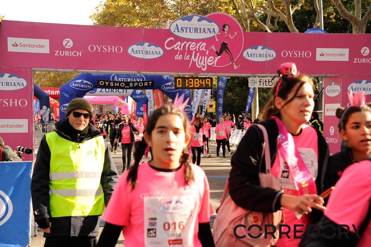 Llegada de la Carrera de la Mujer de Barcelona (ARCO DERECHO 82)