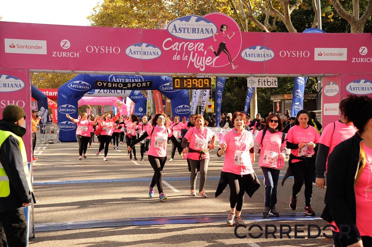 Llegada de la Carrera de la Mujer de Barcelona (ARCO DERECHO 82)