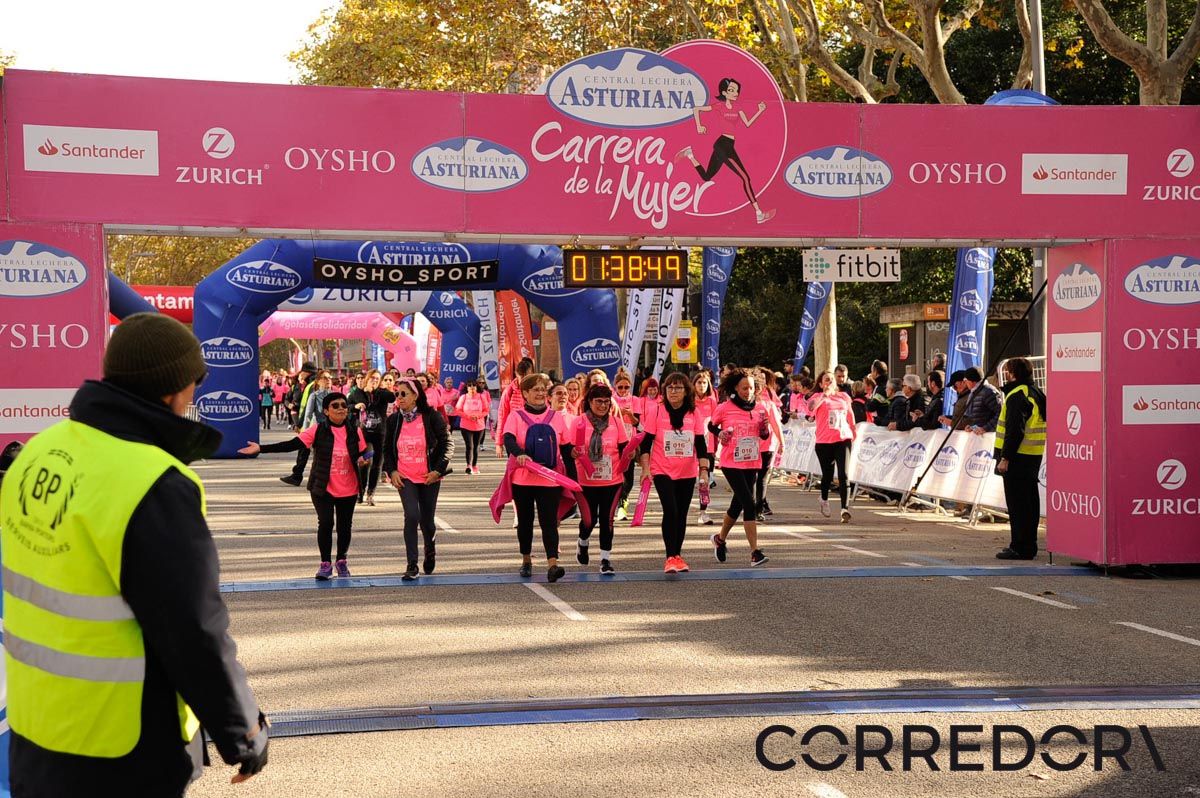 Llegada de la Carrera de la Mujer de Barcelona (ARCO DERECHO 82)