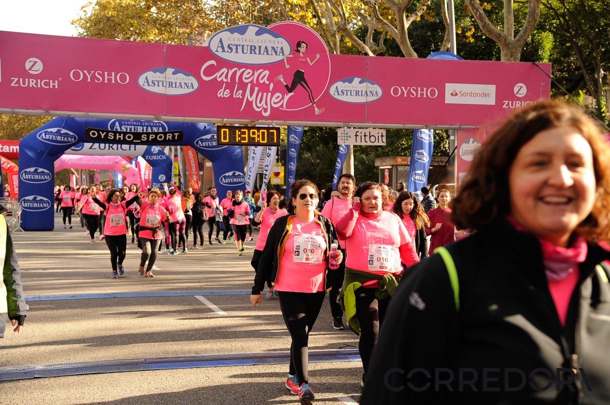 Llegada de la Carrera de la Mujer de Barcelona (ARCO DERECHO 82)