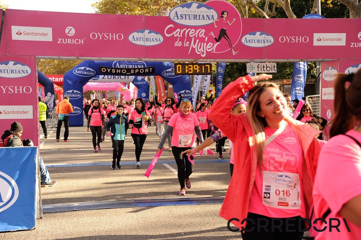 Llegada de la Carrera de la Mujer de Barcelona (ARCO DERECHO 82)