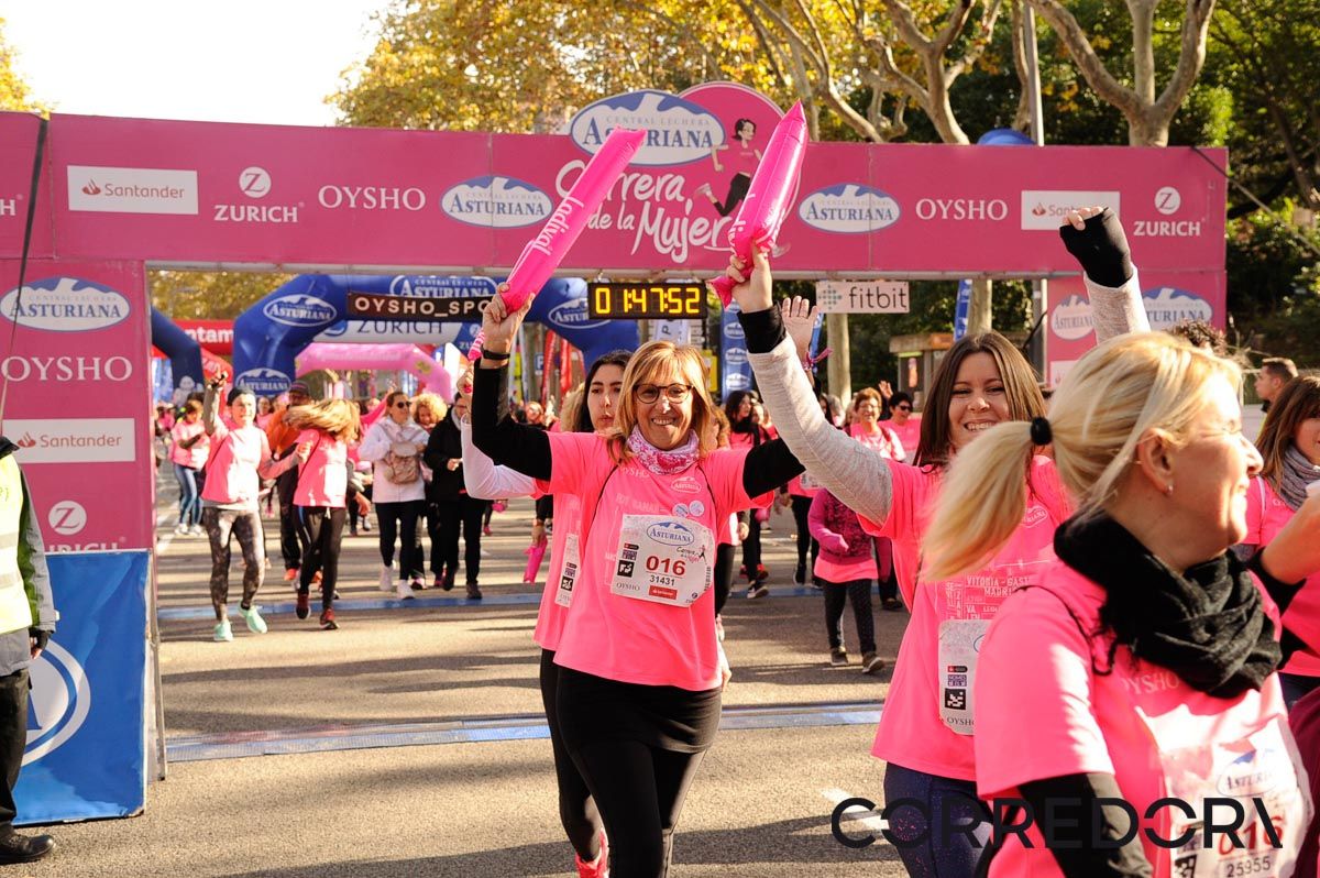 Llegada de la Carrera de la Mujer de Barcelona (ARCO DERECHO 97)