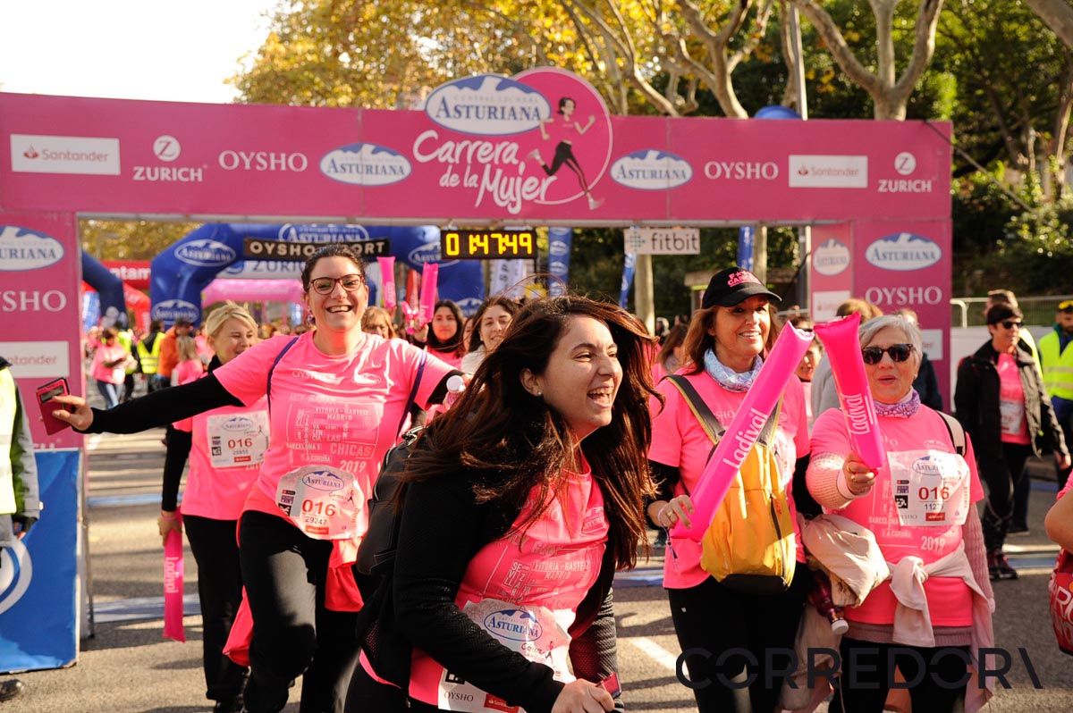 Llegada de la Carrera de la Mujer de Barcelona (ARCO DERECHO 97)