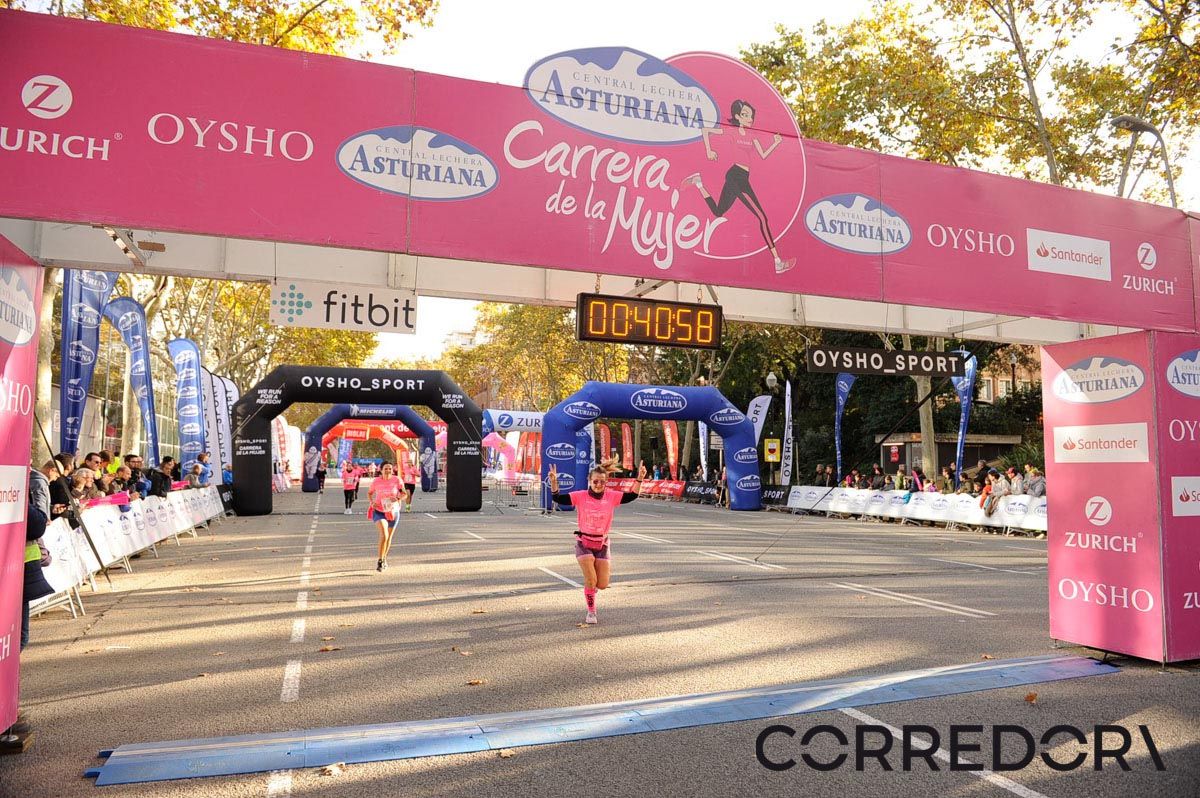Llegada de la Carrera de la Mujer de Barcelona (ARCO IZQUIERDO 1)