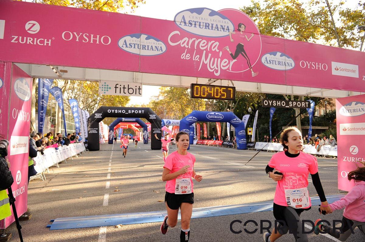 Llegada de la Carrera de la Mujer de Barcelona (ARCO IZQUIERDO 1)