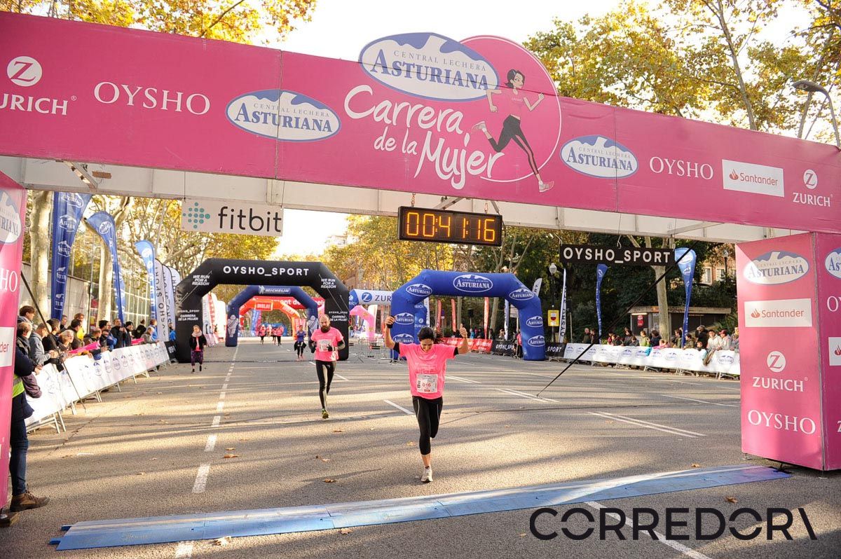 Llegada de la Carrera de la Mujer de Barcelona (ARCO IZQUIERDO 2)