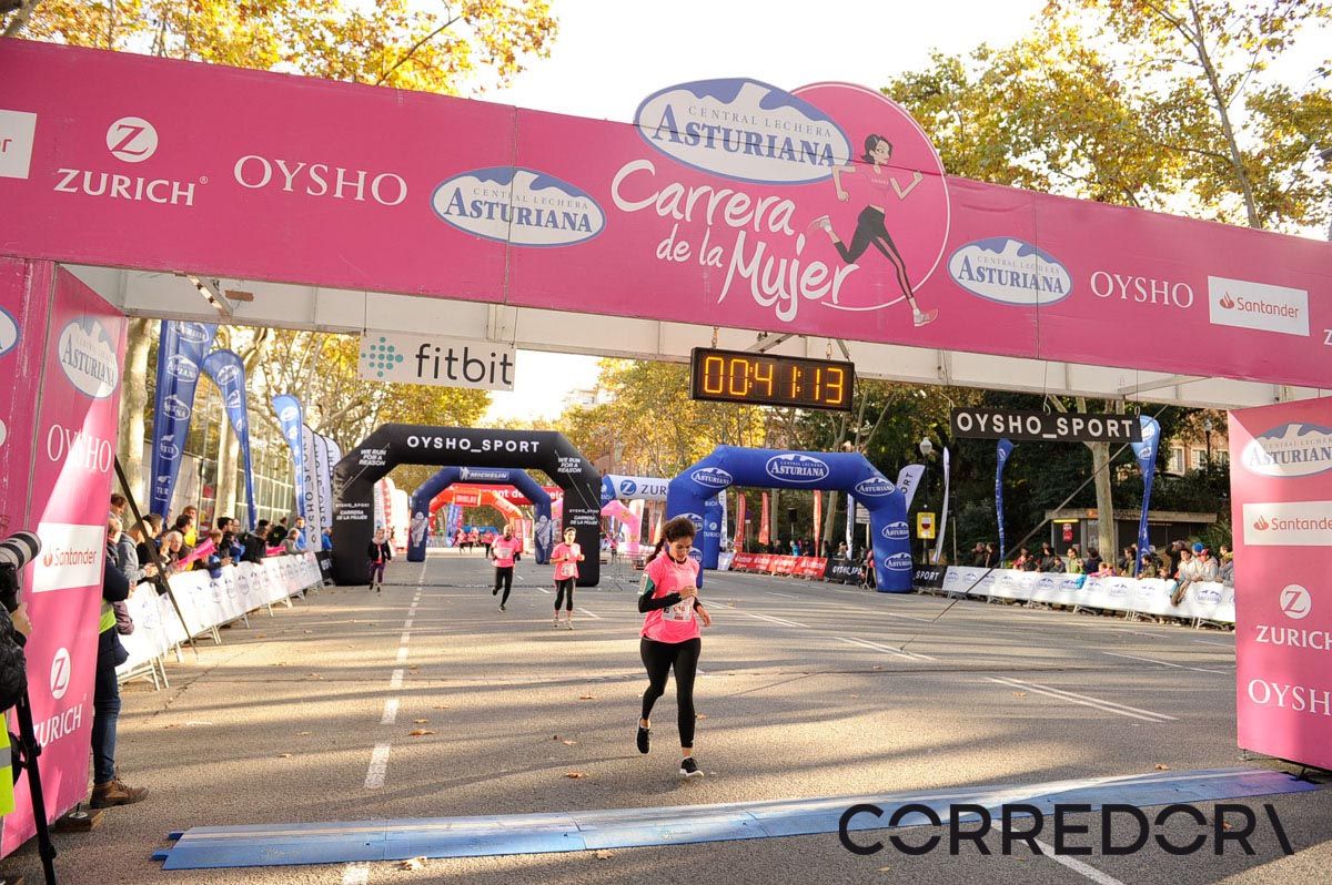 Llegada de la Carrera de la Mujer de Barcelona (ARCO IZQUIERDO 2)
