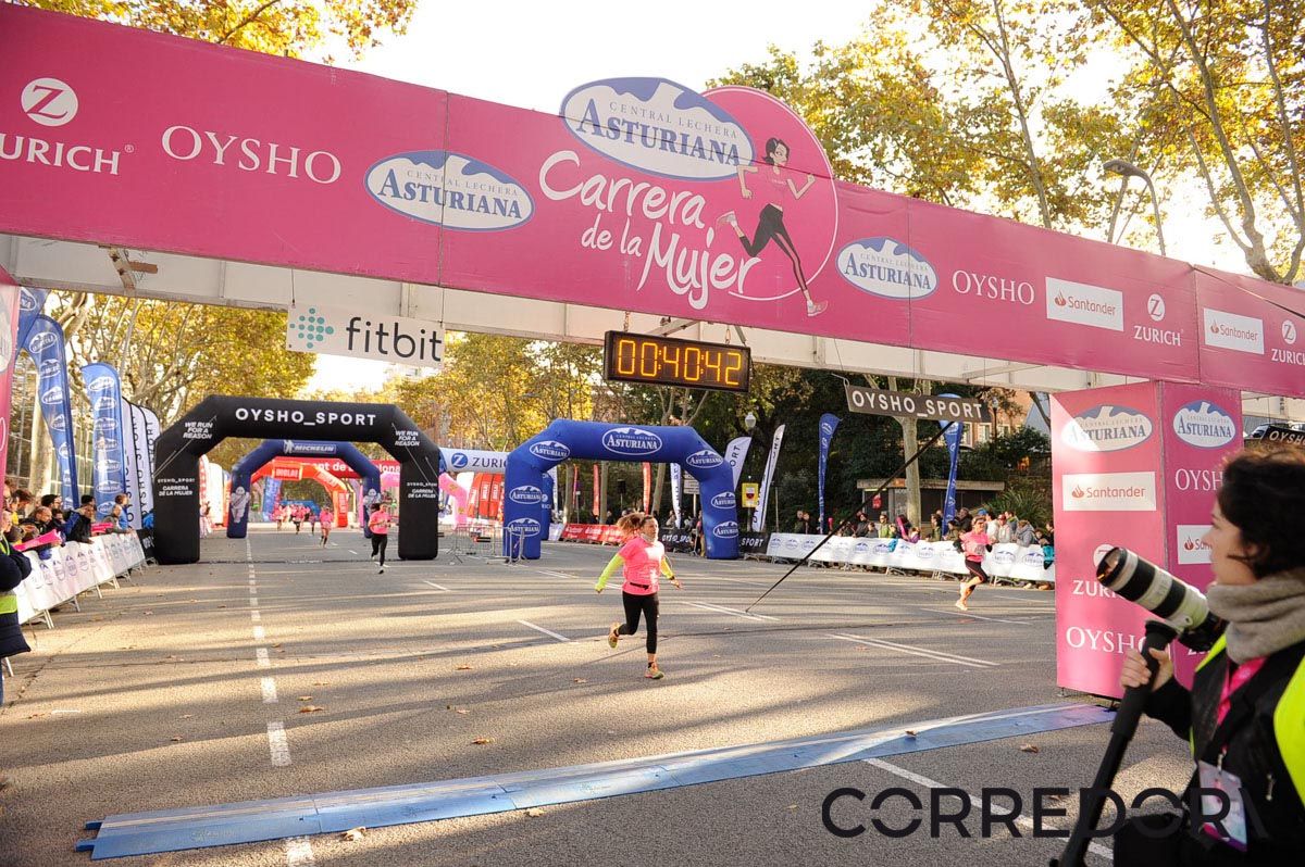 Llegada de la Carrera de la Mujer de Barcelona (ARCO IZQUIERDO 1)
