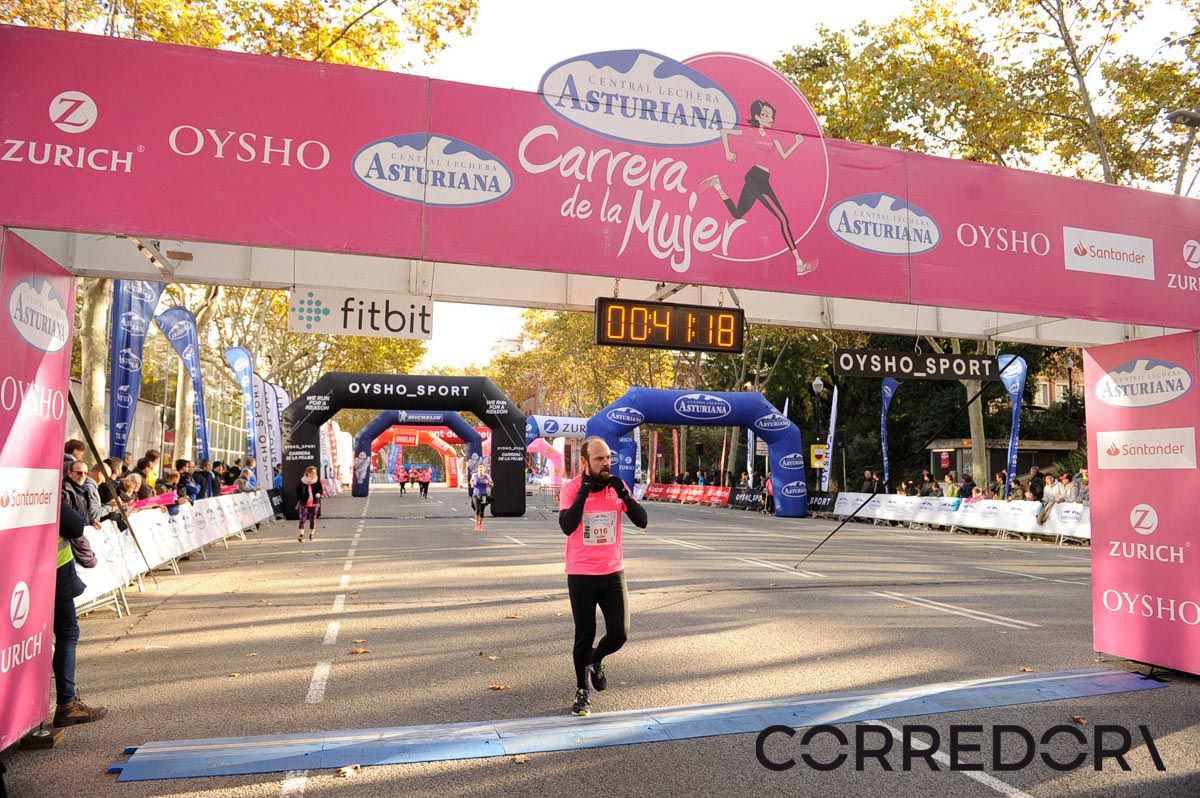 Llegada de la Carrera de la Mujer de Barcelona (ARCO IZQUIERDO 2)