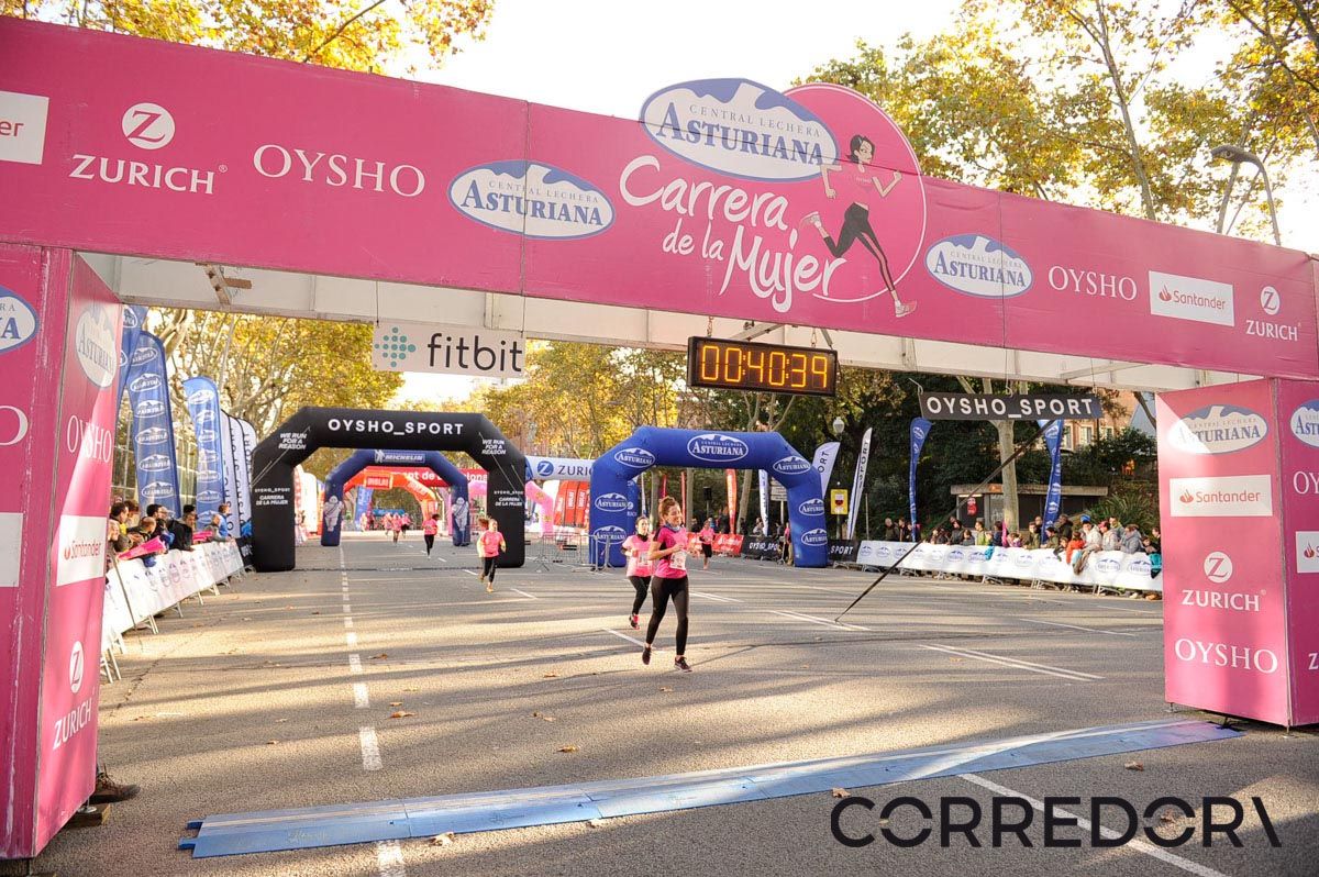 Llegada de la Carrera de la Mujer de Barcelona (ARCO IZQUIERDO 1)