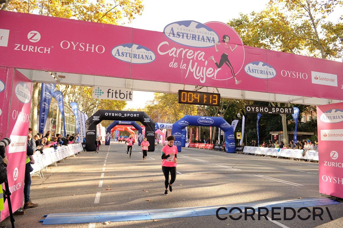 Llegada de la Carrera de la Mujer de Barcelona (ARCO IZQUIERDO 2)